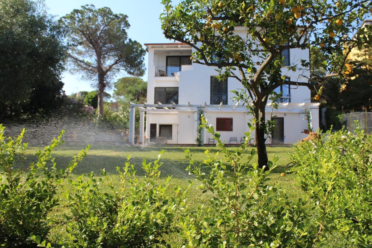 Villa La Conchiglia Rooms Cala Liberotto Exterior photo