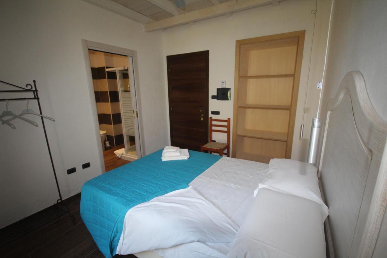 Villa La Conchiglia Rooms Cala Liberotto Exterior photo