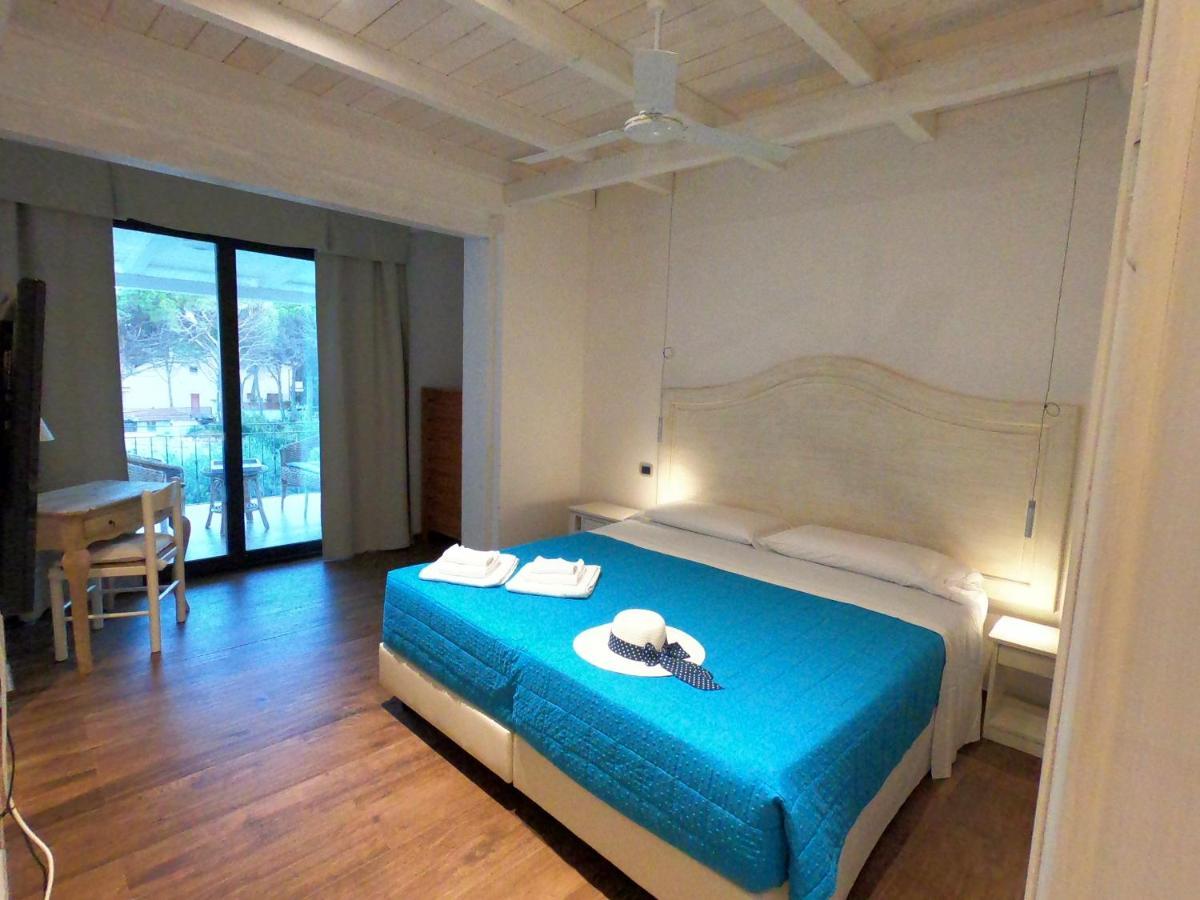 Villa La Conchiglia Rooms Cala Liberotto Exterior photo