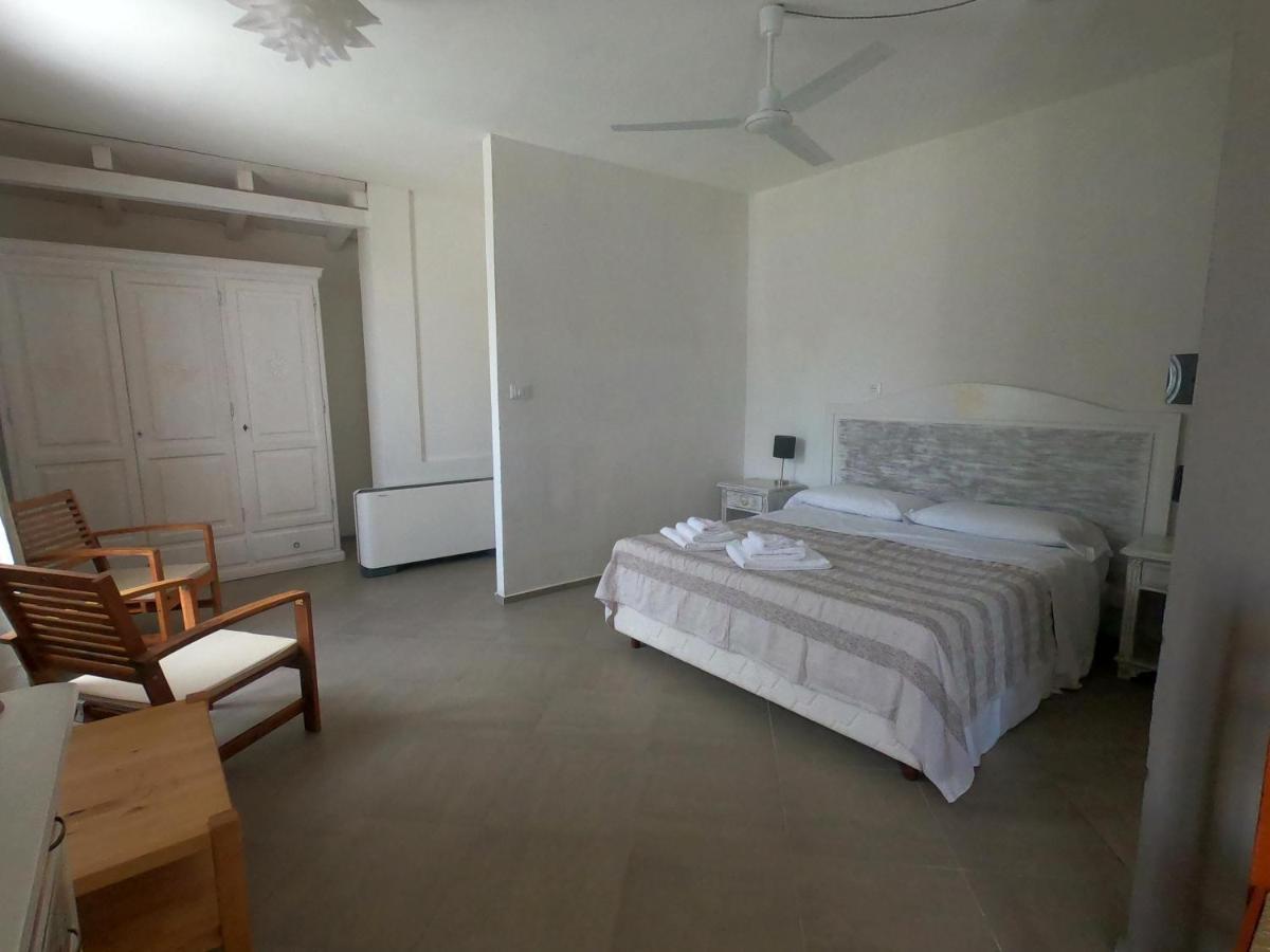 Villa La Conchiglia Rooms Cala Liberotto Exterior photo