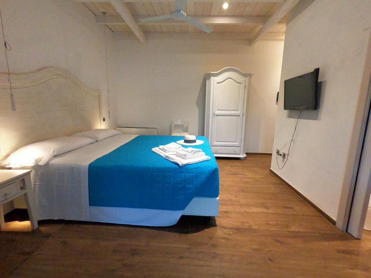 Villa La Conchiglia Rooms Cala Liberotto Exterior photo