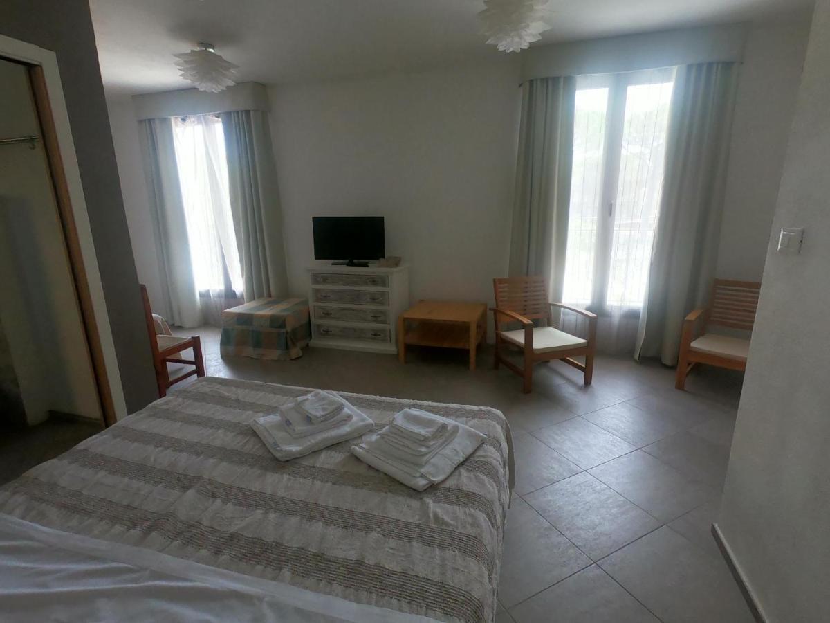 Villa La Conchiglia Rooms Cala Liberotto Exterior photo