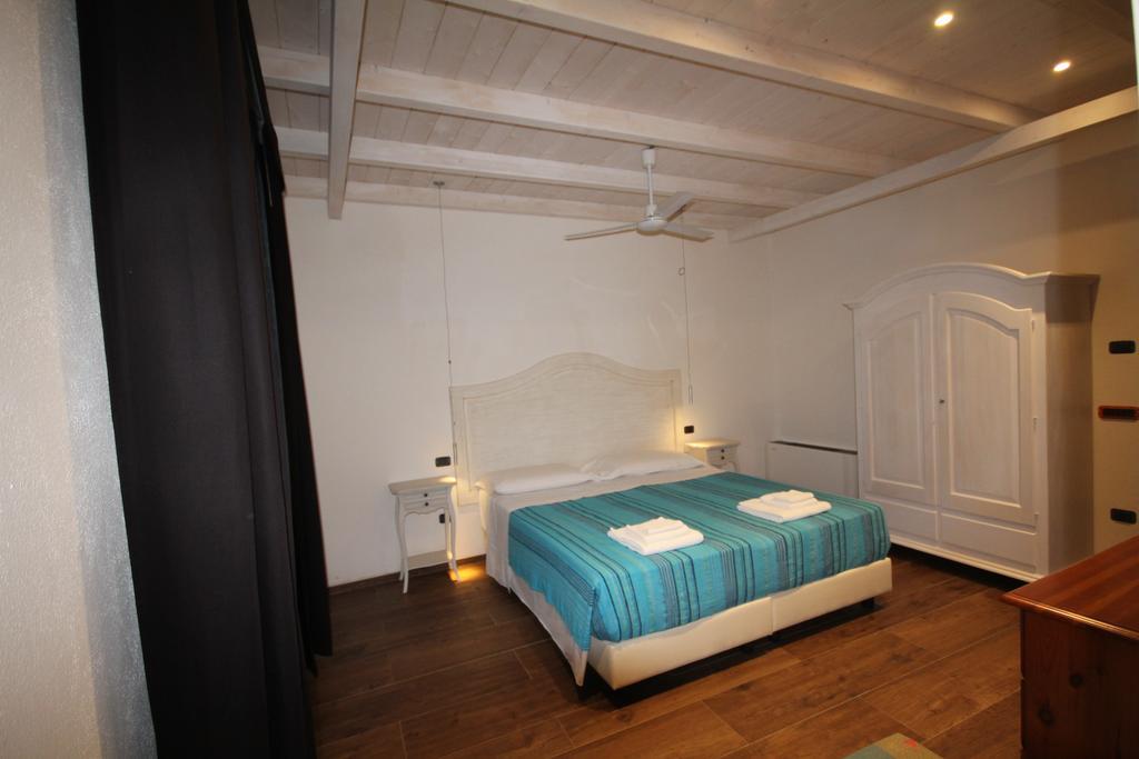 Villa La Conchiglia Rooms Cala Liberotto Exterior photo