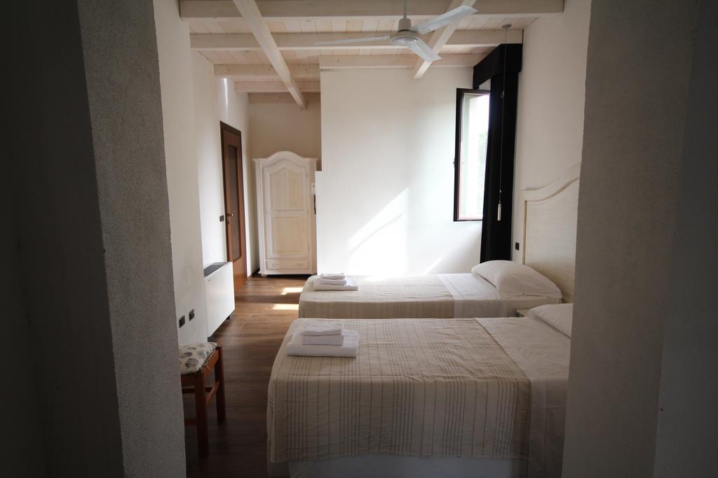 Villa La Conchiglia Rooms Cala Liberotto Exterior photo